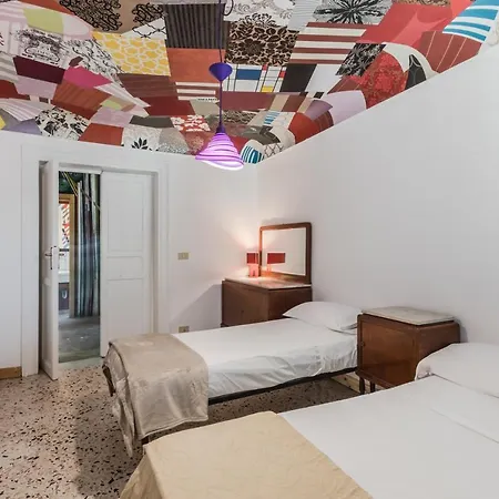 Ballaro Market Street Art Stylish Flat X10